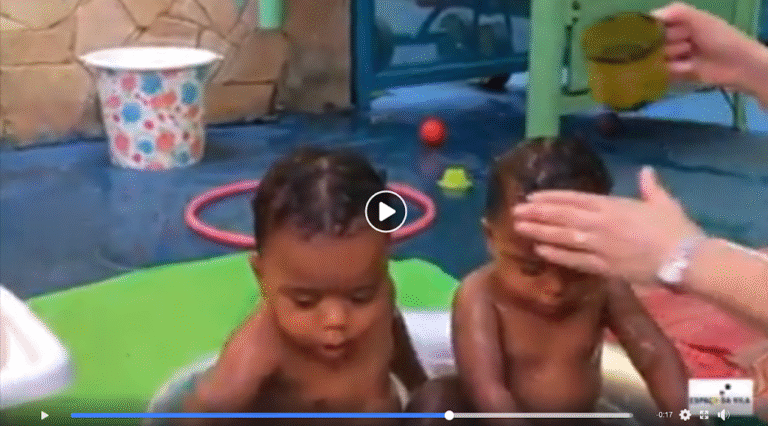 El momento del baño, una oportunidad privilegiada para el tacto nutritivo y el refuerzo del vínculo de apego.